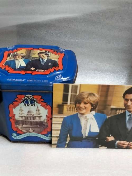 TIN Commemorative of royal wedding Prince Charles and Princess Diana+ a unused post card