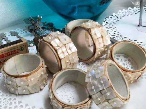 Serviette Rings - 8 Mother of Pearl bead trim