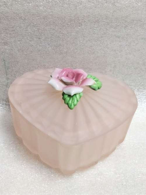 Pretty Pink Trinket box +lid ribbed Pink Satin Frosted glass has porcelain rose on top