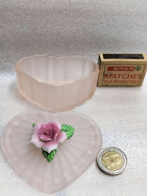 Pretty Pink Trinket box +lid ribbed Pink Satin Frosted glass has porcelain rose on top