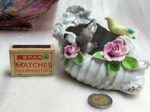 Ornament Porcelain white shell shape vase has figurine of 2 sea gulls and 2 roses