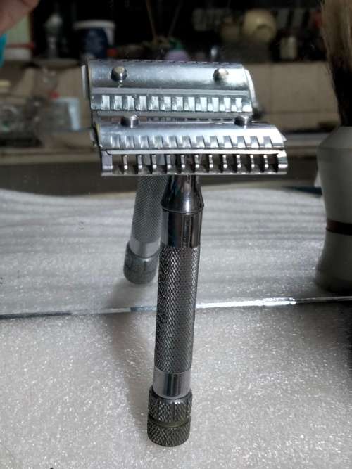 Red Ring Eclipse DE safety Razor working Sheffield England LOOK At My BUY NOW listings NO WAITING