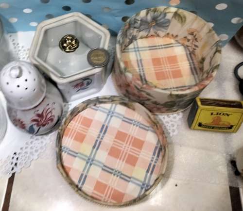 Elizabeth Arden COLLECTIBLES Powder Shaker*Hexagonal Box ceramic The Pavilion Brighton+cardboard box