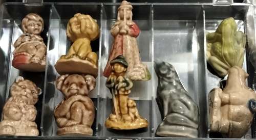 10  Figurines 9 WADE miniatures English