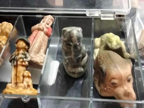 10  Figurines 9 WADE miniatures English