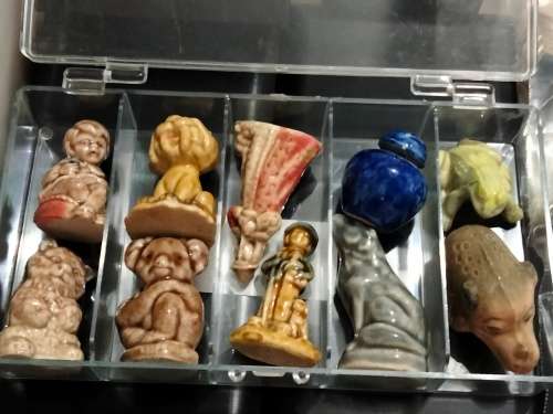 10  Figurines 9 WADE miniatures English