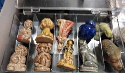 10  Figurines 9 WADE miniatures English