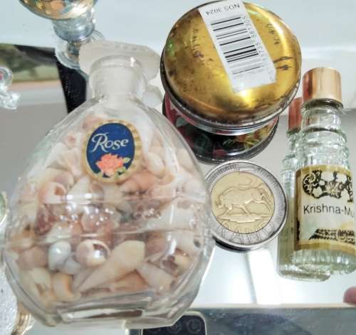2 glass Perfume BOTTLES+ lids1has sea shells+ 1 Tin emptyLOOK At All My BUY NOW Listings NO WAITING