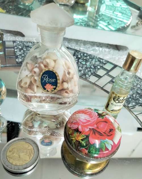 2 glass Perfume BOTTLES+ lids1has sea shells+ 1 Tin emptyLOOK At All My BUY NOW Listings NO WAITING