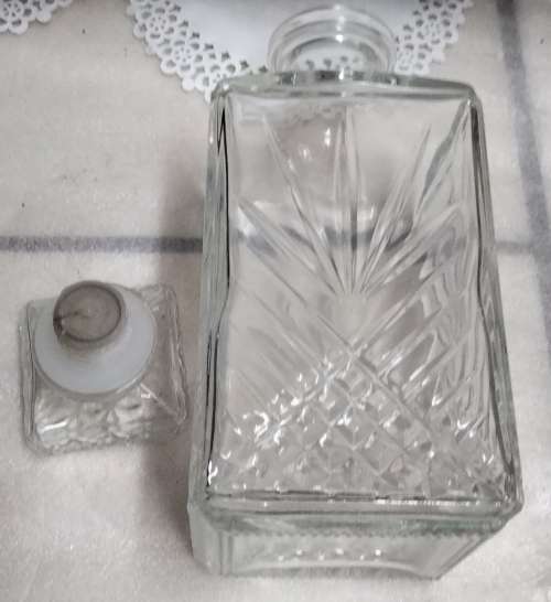 DECANTER +Stopper Crystal cut diamond + furn base stamp ITALY 5 LOOK At My BUY Listings NO WAITING