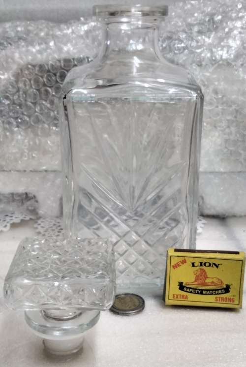 DECANTER +Stopper Crystal cut diamond + furn base stamp ITALY 5 LOOK At My BUY Listings NO WAITING