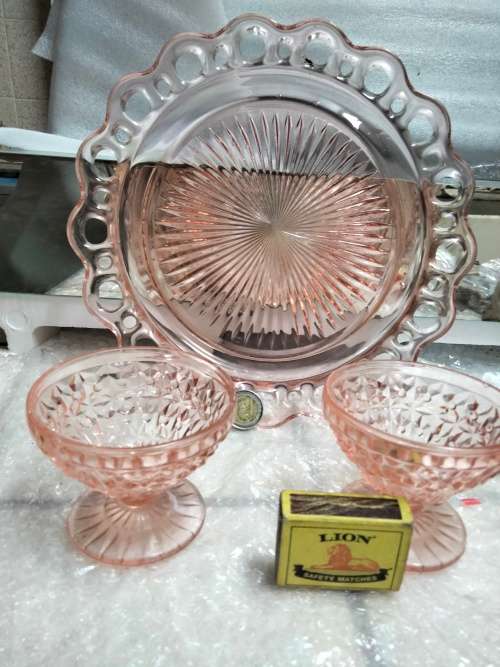 Pink lace cake Plate Glass Anchor Hocking cut outs edge +Note free 2 pink glass Cups have chips