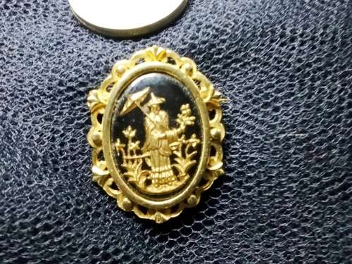 BROOCH - Basalt has gold Oriental Lady Garden Scene  Glass dome cover LOOK At My BUY NOW *NO WAITING