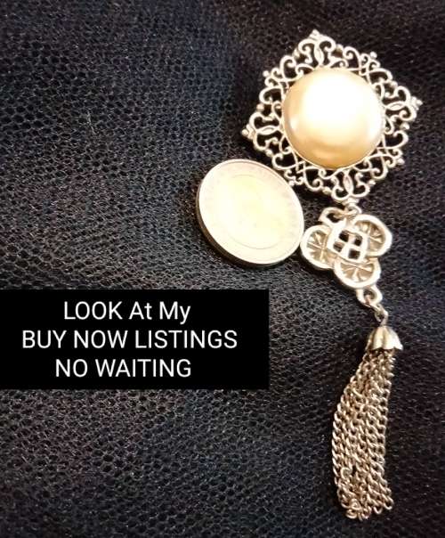 BROOCH - PEARL Large Dangle MULTIPLE Chains Silver tone metal