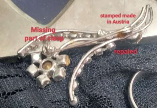 BROOCH  - 1950`s stamped m.i.Austria* Crystals Rhinestones flowers