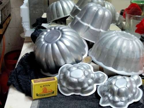 5 JELLY Moulds VTG  Aluminium or mousse or Kitchen wall decorLOOK at My BUY NOW items NO WAITING