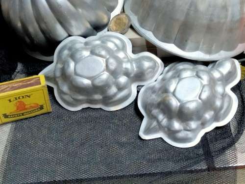 5 JELLY Moulds VTG  Aluminium or mousse or Kitchen wall decorLOOK at My BUY NOW items NO WAITING