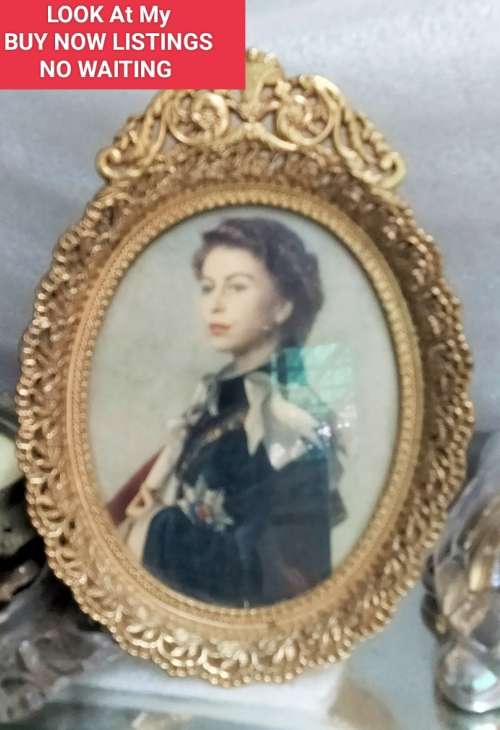 Picture of Very young beautiful Queen Elizabeth HRH Gold tone Frame + family ceramic PinTray