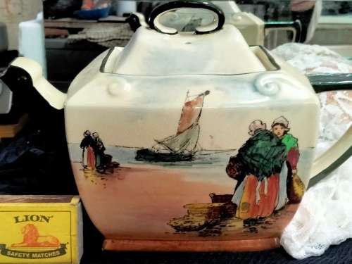 ROYAL DOULTON TPOT1920 Brittany Fisher folk series briar style Women chatting Sail Ships Chips Spout