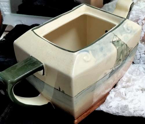 ROYAL DOULTON TPOT1920 Brittany Fisher folk series briar style Women chatting Sail Ships Chips Spout