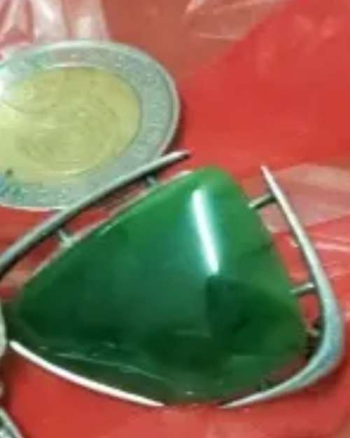 HALLMARK STG SIL -Brooch Green stone Look at my Buy Now listings No Wait