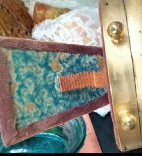Picture of Very young beautiful Queen Elizabeth HRH Gold tone Frame + family ceramic PinTray