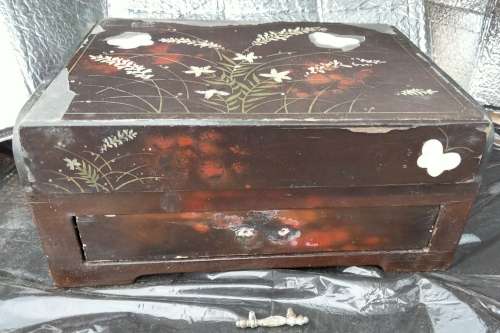 ORIENTAL Trinket box hinged lid*Mirror*draw*Inlaid Mother of Pearl Butterflys* Distressed