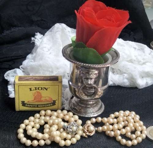 Vase - Posy Urn*Viners  Sheffield Silver *2 Lion heads side LOOK At My BUY NOW items NO WAITING