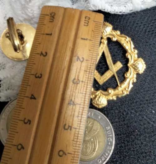 MASONIC PENDANT gold Tone metal + only 1 cuff link LOOK At My BUY NOW Items NO WAITING