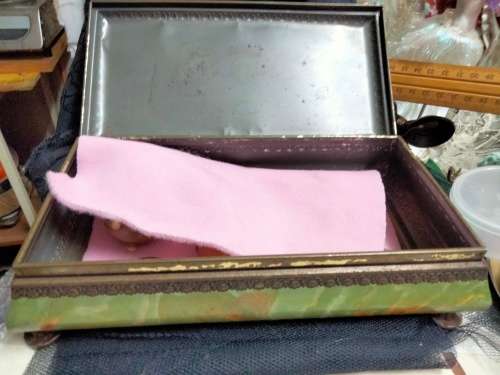 TIN Unusual vintage resembles marble lovely feet