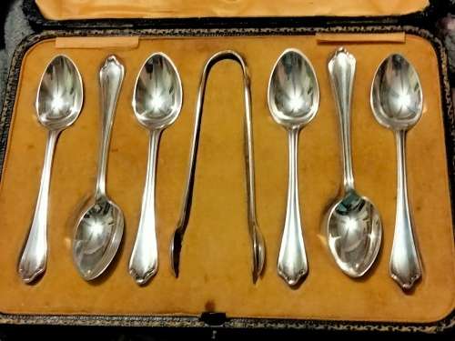 Antique boxed c1926 SHEFFIELD HALLMARKED STERLING SILVER Teaspoons +Sugar Nips 98grams