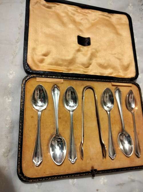 Antique boxed c1926 SHEFFIELD HALLMARKED STERLING SILVER Teaspoons +Sugar Nips 98grams