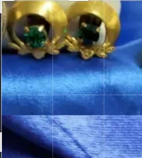 EARRINGS - clip on   Flower Gold Tone Emerald Green glass stones