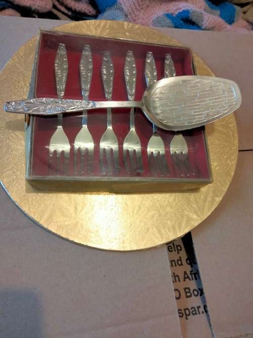 6CAKE FORKS +1 LIFTER- 7 same pattern - 6 Boxed cake forks NOVALUX DUTCH ROYAL SILVER WORKS