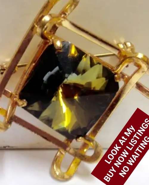 Brooch Citrine Green Glass faceted cut stone  - GOLD TONE METAL
