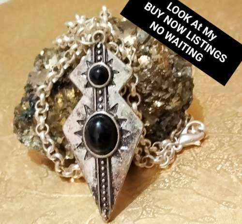 Necklace - Belcher chain -CELTIC Pendat 2 BLACK Onyx cabachon ON HOOP link chain Silvertone
