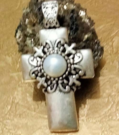 Pendant - Cross  Large Central faux Pearl + chain SILVER TONE metal