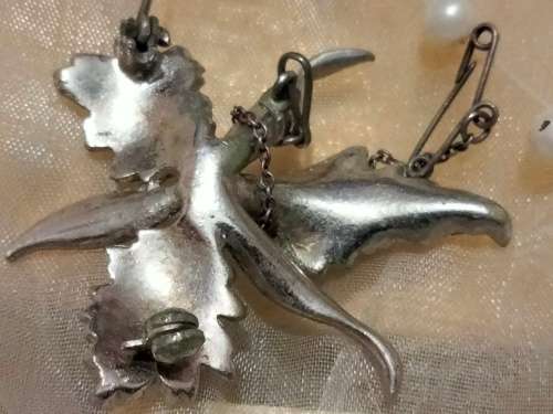 BROOCH- Vintage MARCASITE  FAUX  PEARL  SAFETY chain PIN