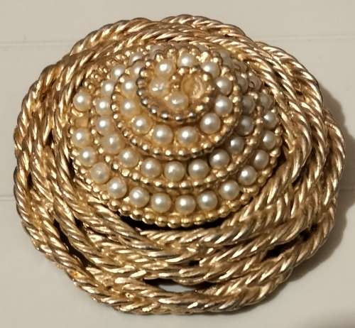 Brooch - Beehive  Pearls faux all around Gold Tone metal