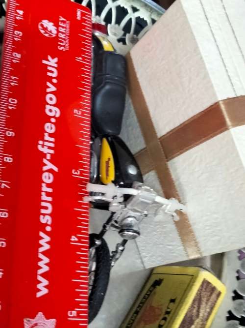 3 items 2 model plastic 1 motor bike HARLEY DAVIDSON +1 bicycle+1 Kawasaki Ninja Plinth Plastic