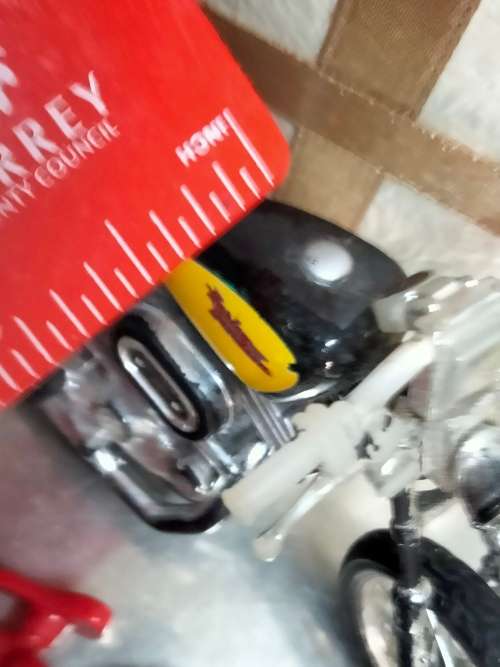 3 items 2 model plastic 1 motor bike HARLEY DAVIDSON +1 bicycle+1 Kawasaki Ninja Plinth Plastic