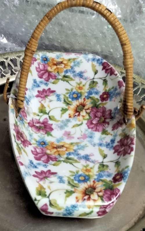 VASE - Royal DUCHESS ceramic Chintz Basket bamboo handle