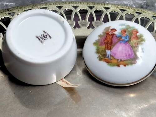 - Pill box+lid-Romantic Couple ceramic REUTTERS GERMANY PorcelainLOOK At My BUY NOW items NO WAITING