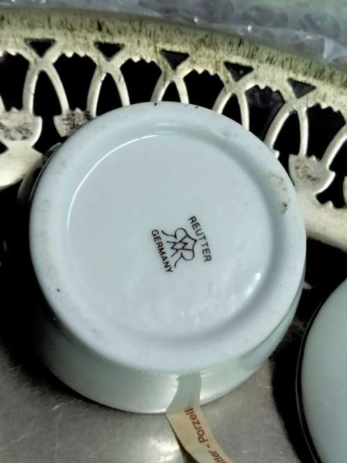 - Pill box+lid-Romantic Couple ceramic REUTTERS GERMANY PorcelainLOOK At My BUY NOW items NO WAITING