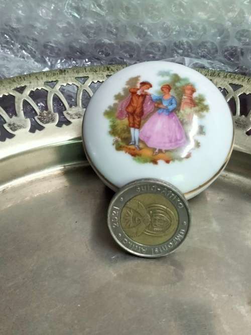 - Pill box+lid-Romantic Couple ceramic REUTTERS GERMANY PorcelainLOOK At My BUY NOW items NO WAITING