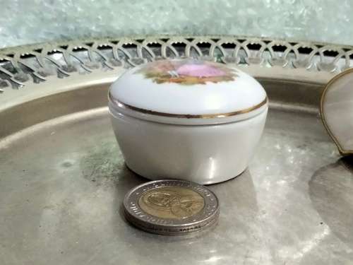 - Pill box+lid-Romantic Couple ceramic REUTTERS GERMANY PorcelainLOOK At My BUY NOW items NO WAITING
