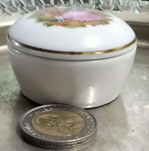 - Pill box+lid-Romantic Couple ceramic REUTTERS GERMANY PorcelainLOOK At My BUY NOW items NO WAITING