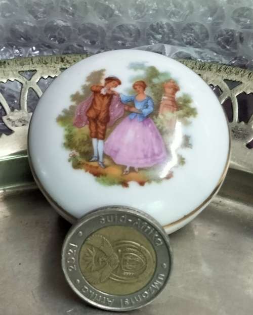 - Pill box+lid-Romantic Couple ceramic REUTTERS GERMANY PorcelainLOOK At My BUY NOW items NO WAITING