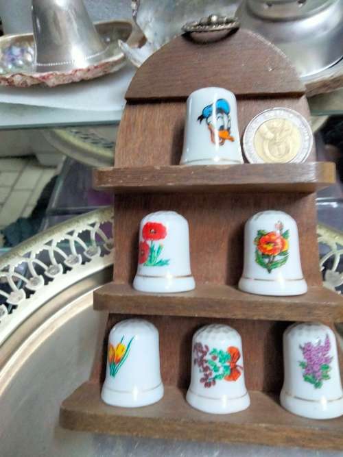 Thimbles+Stand - 1Wood stand + 6 Ceramic thimbles