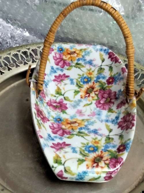 VASE - Royal DUCHESS ceramic Chintz Basket bamboo handle